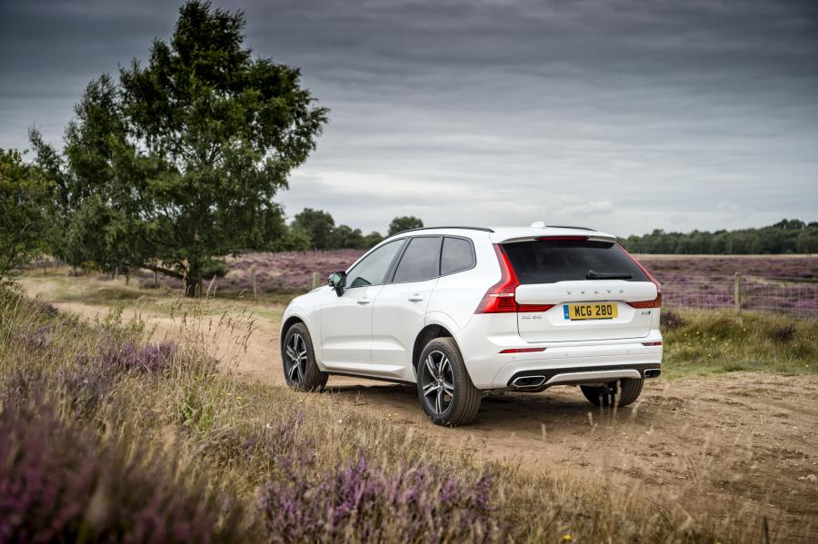  Volvo XC60 B4 R-Design 2019 года  (UK) (фото 15 из 26)
